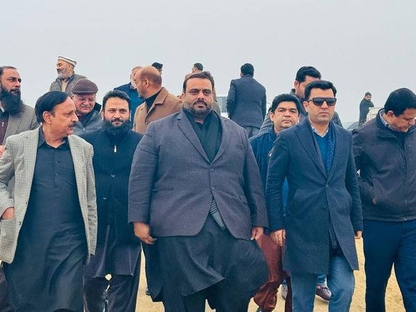Inspection of development work of Gujranwala Motorway Link Road by the delegation of Gujranwala Chamber.